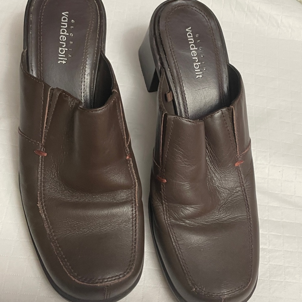 🌺🌺 Two / $20.00 🌺🌺Gloria Vanderbilt Dark Brown Women's Mules